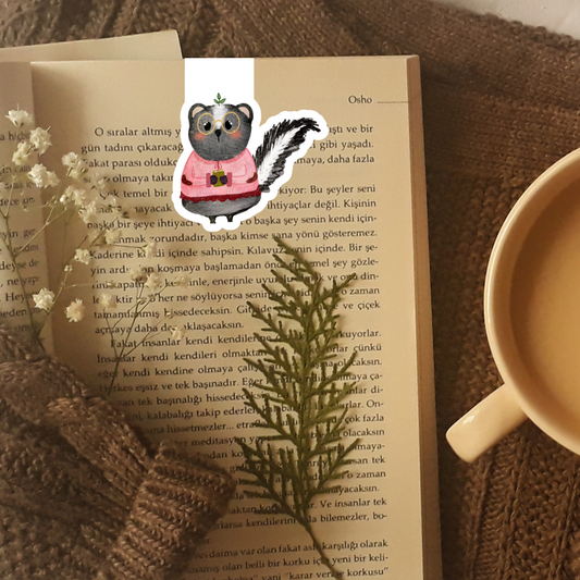 Petunia the Skunk Folding Magnetic Bookmark